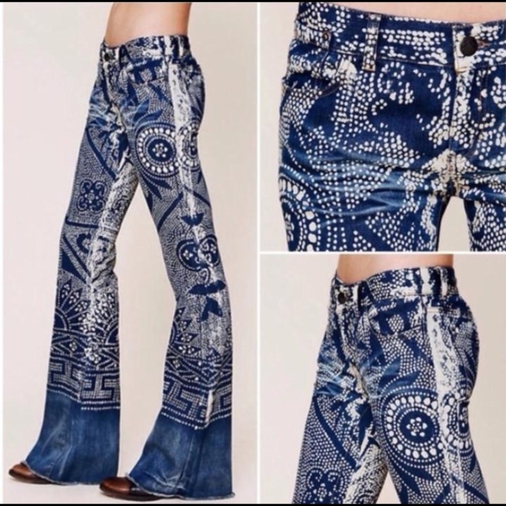 FREE PEOPLE super flare leg jeans w boho print